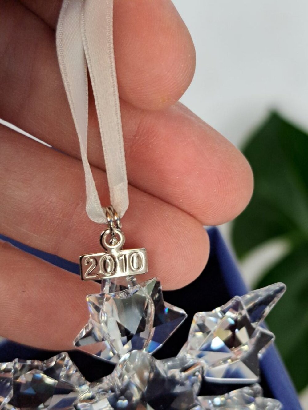 Swarovski 2010 Annual Large Snowflake Ornament - Picture 2 of 11